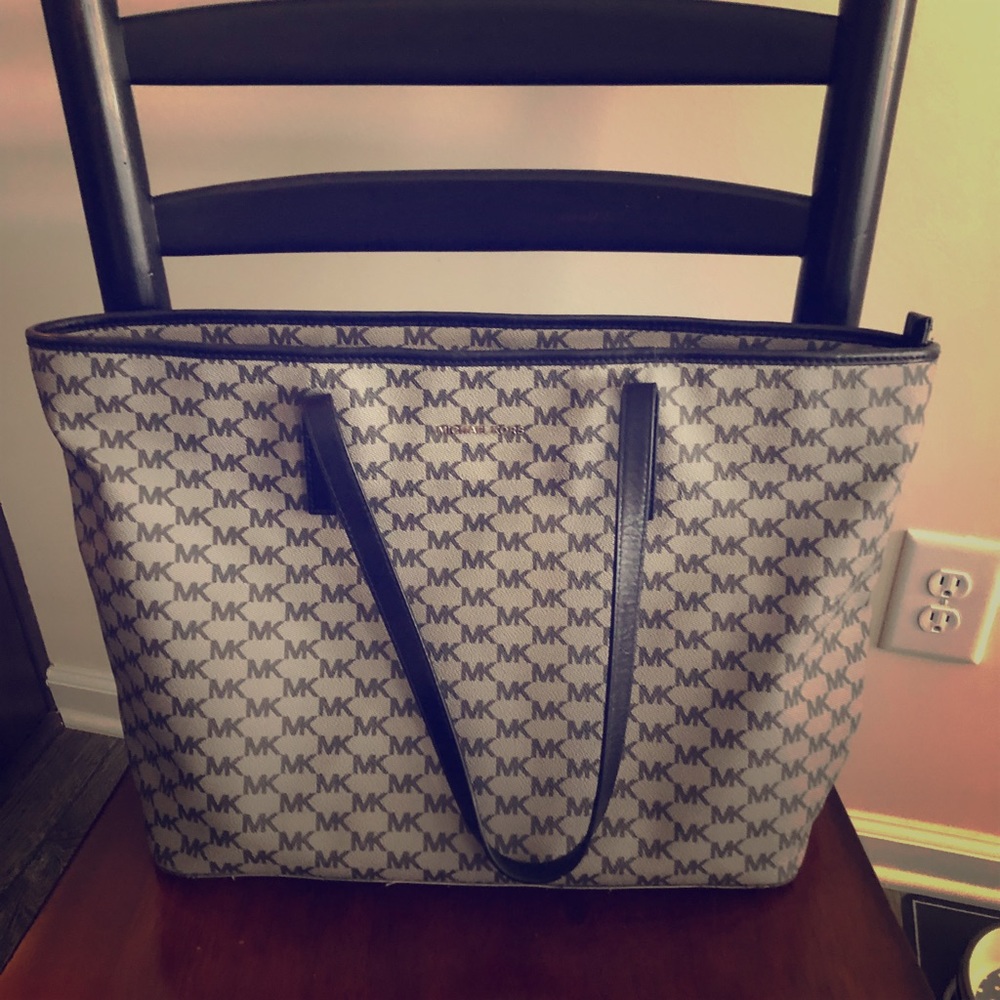 Michael Kors-gently uses tote